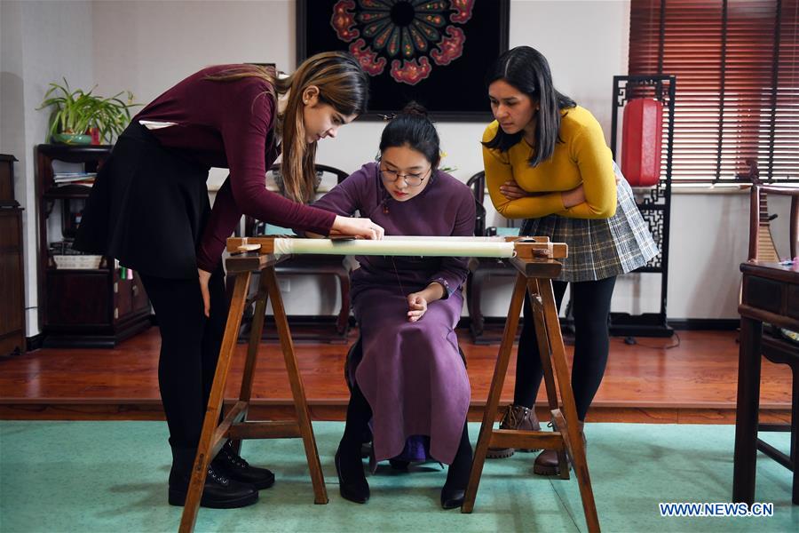 Pic story of Suzhou embroidery master