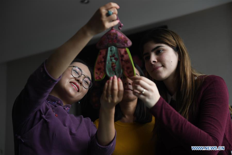 Pic story of Suzhou embroidery master