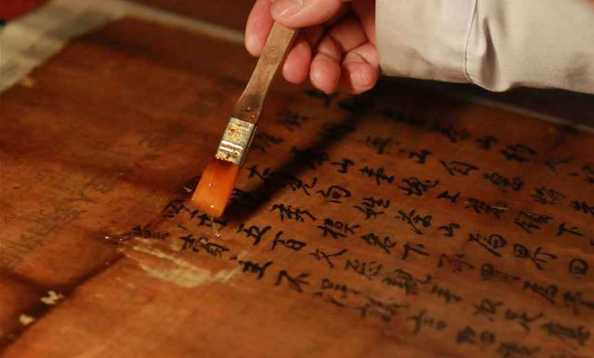 Pic story: museum curator dedicated to protecting ancient documents in Guizhou