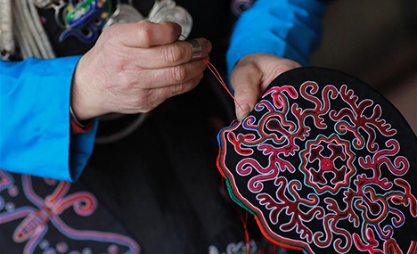 Guizhou promotes embroidery of Dong ethnic group