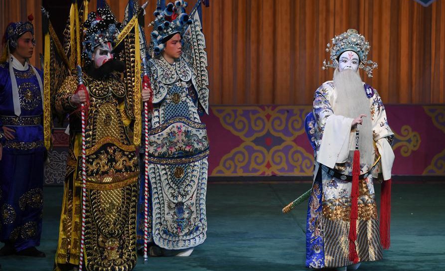Artists perform on Fujian Drama Narcissus Award