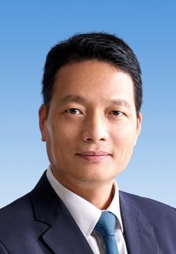 Yan Yibin，   Board Chairman of Guangzhou Development District Financial Holdings Group 