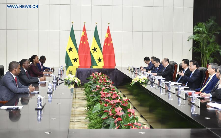 Li Keqiang meets PM of Sao Tome and Principe