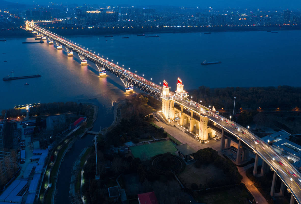 Yangtze bridge stands the test of time