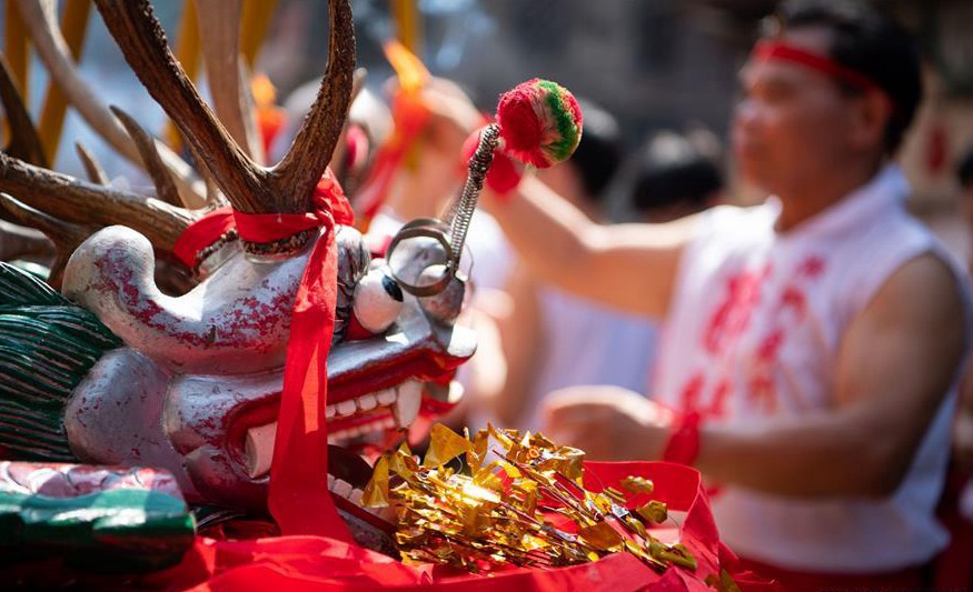 Drunken Dragon Festival held to celebrate Buddha's birthday