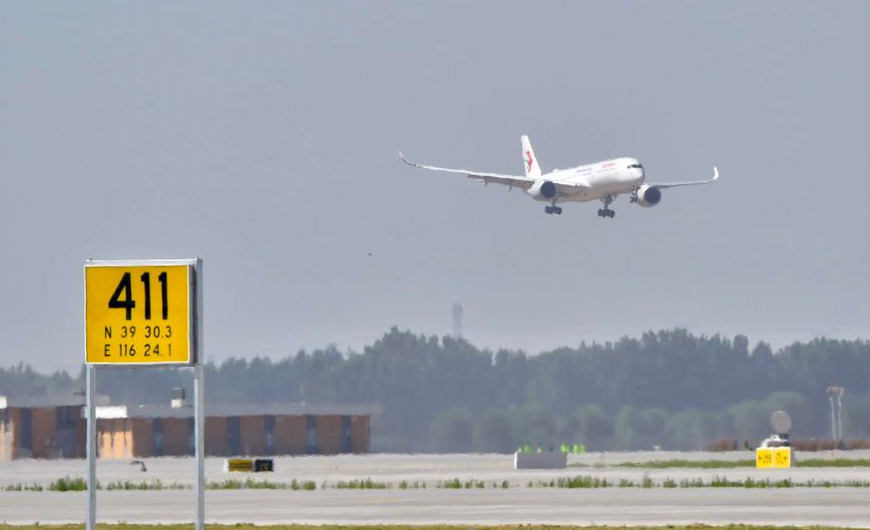 Beijing Daxing International Airport begins test flights