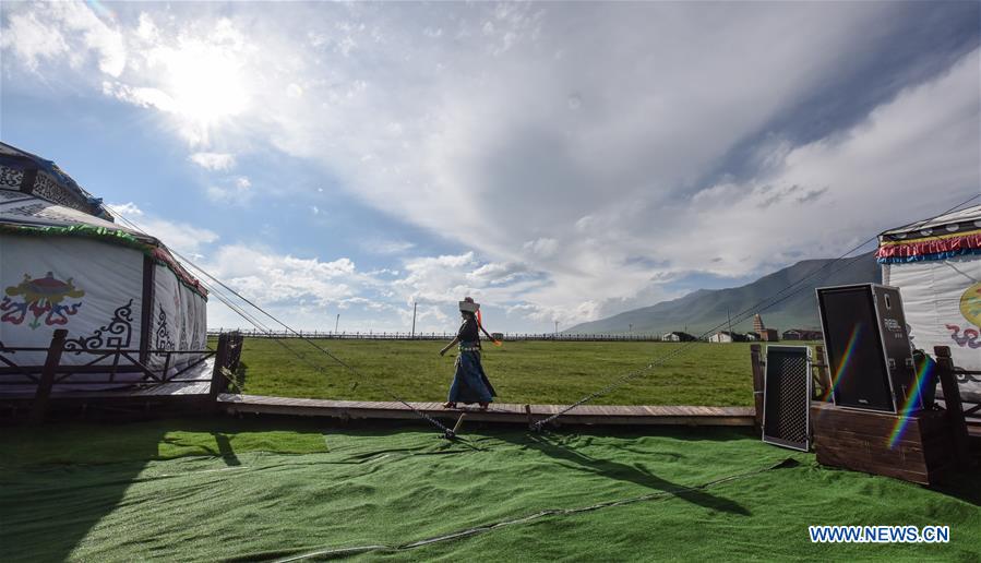 Plateau climate attracts tourists to visit ranches during summer time in Qinghai 