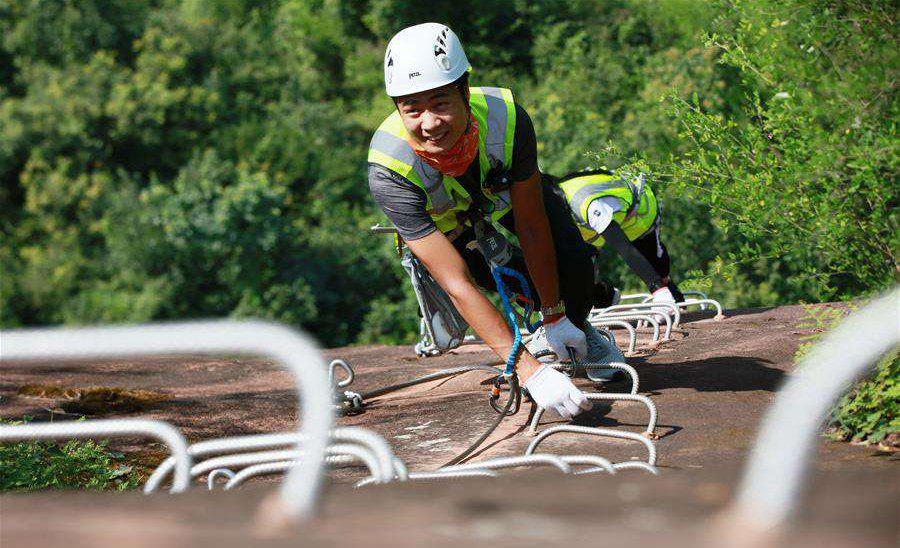 Safety check conducted at outdoor park in Zhangjiajie, C China's Hunan