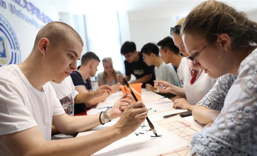 Belarusian students learn about Chinese culture at summer camp in Dalian