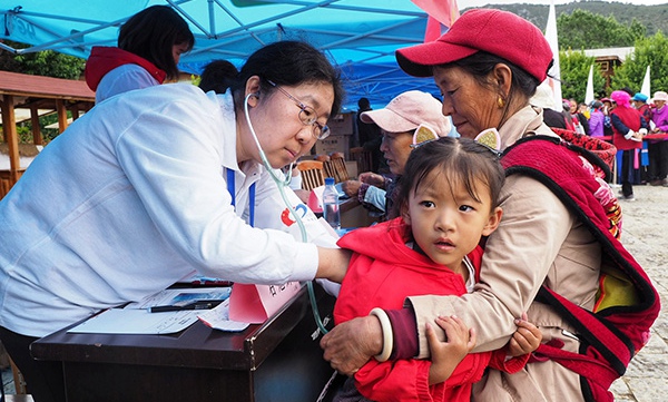 800 volunteers in Diqing Tibetan autonomous prefecture to provide free medical services