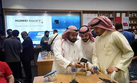 China's Huawei unveils 1st 5G smartphone in Kuwait