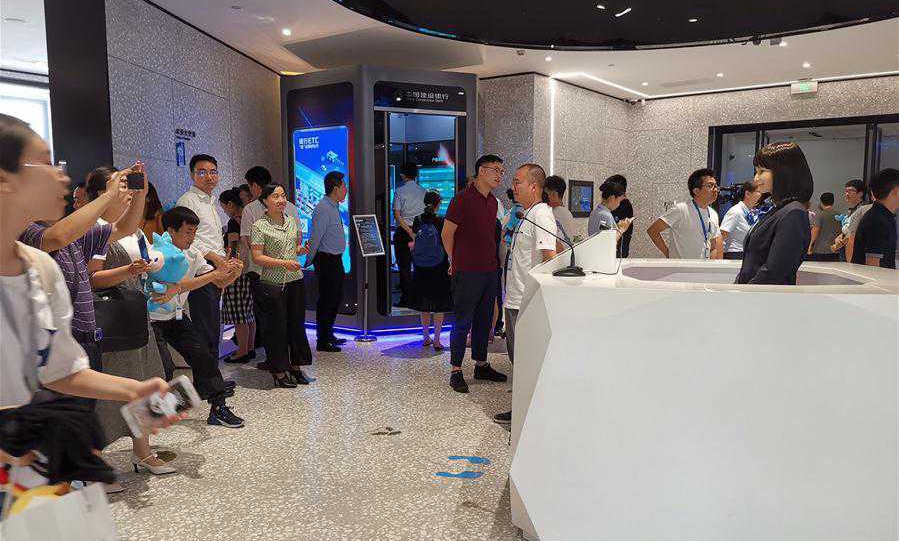 1st 5G bank opens in Beijing