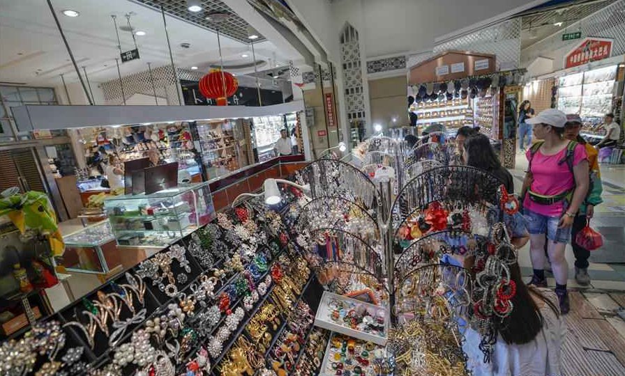 Int'l Grand Bazaar in Urumqi sees nearly 80,000 tourist trips during rush season