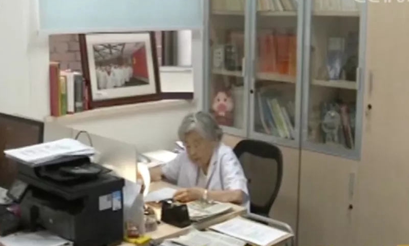 98-year-old Chinese medical scientist hopes to work until 100