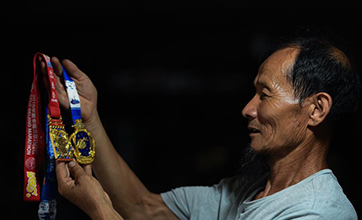 Pic story of 63-year-old Chinese marathon runner
