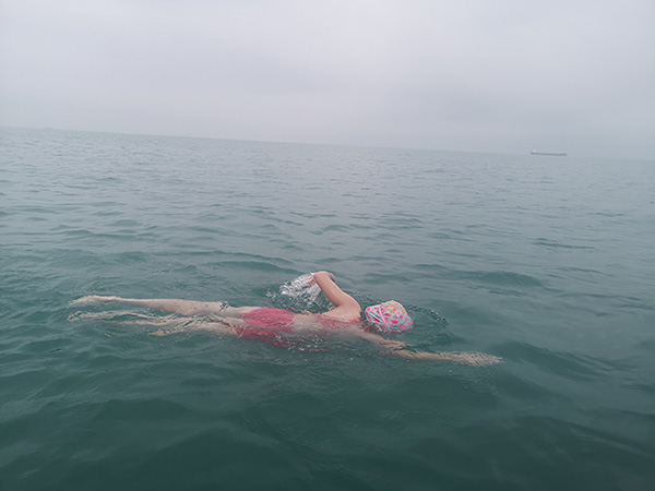 9-year-old Chinese girl becomes youngest swimmer to cross Qiongzhou Strait