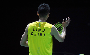 Lin Dan, Yamaguchi crash out, Momota storms into last 16 at badminton worlds