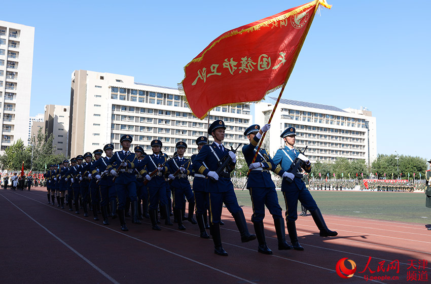 University national flag guards stage parade in Tianjin
