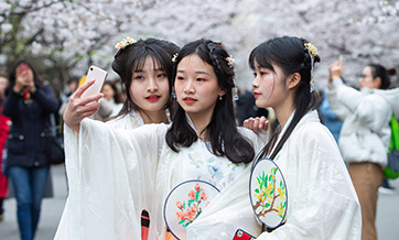 Traditional Han clothing increasingly popular in China