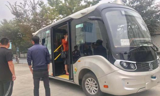 5G automatic micro-bus debuts in Wuzhen
