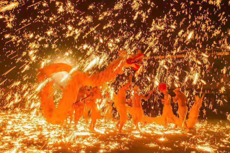 Chengdu Shuangliu shouldn’t only be known for its airport, it is also home to many travel-worthy destinations!