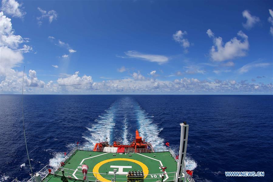 China's icebreaker crosses equator, enters southern hemisphere for Antarctic expedition