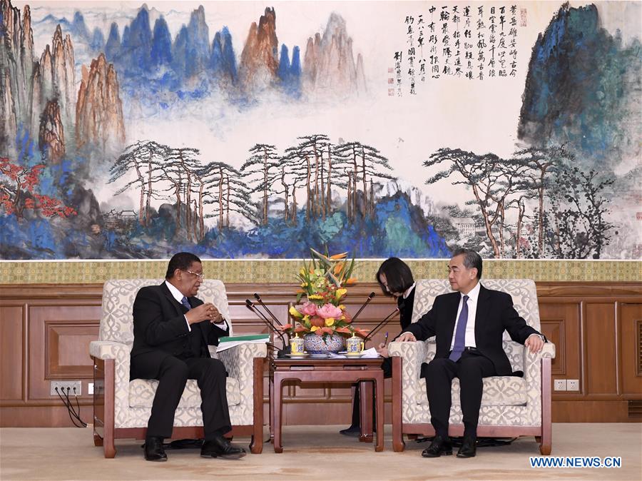 Chinese FM meets dignitaries from Ethiopia, Cuba