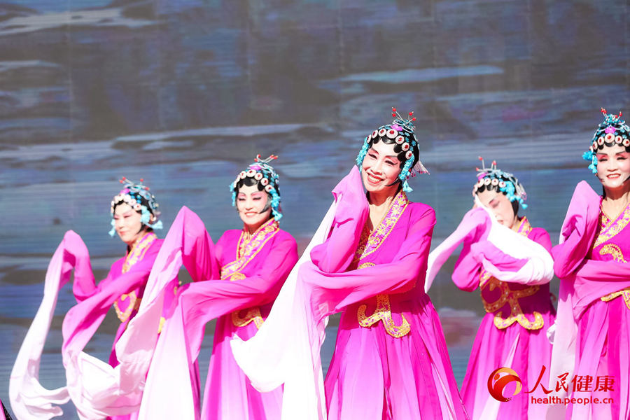 Square dance competition final concludes in Beijing