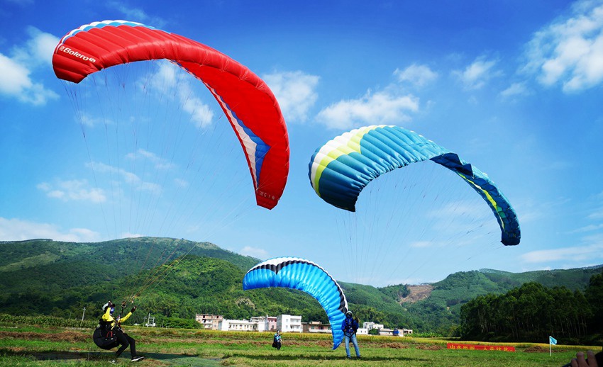 Flying instructors train in the “flying town” of Wanghailing