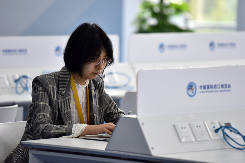 Media center for 2nd CIIE opens to reporters