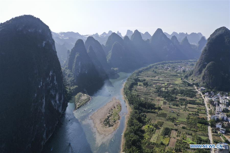 In pics: view along Lijiang River in Guilin, S China