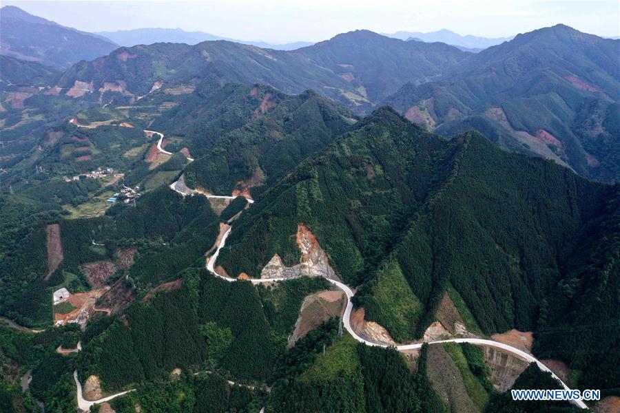 Locals to benefit from road building as part of poverty alleviation efforts in China's Guangxi