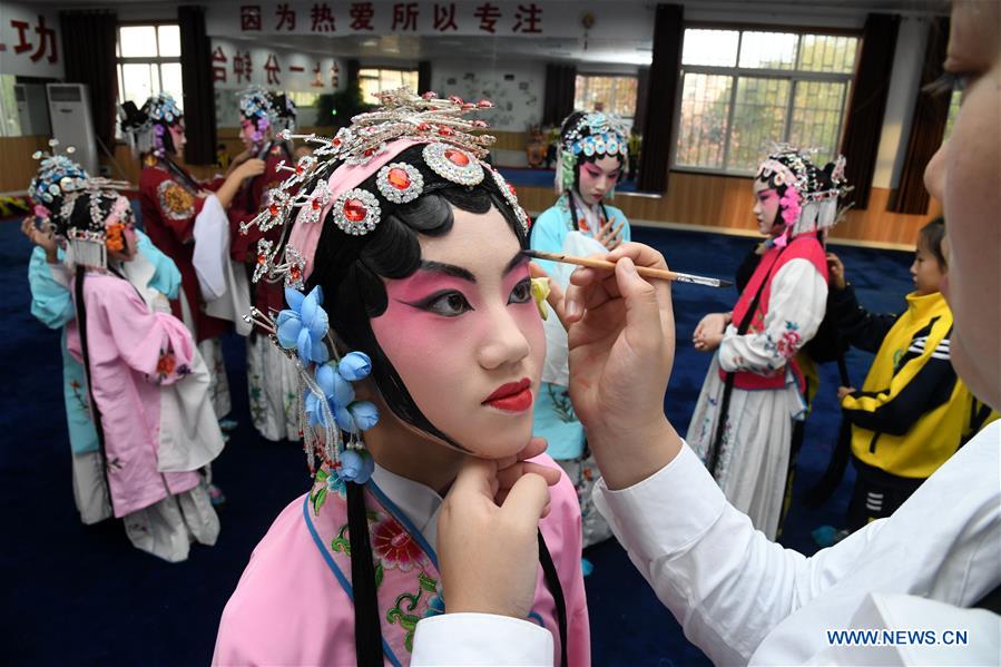 Schools establish Peking Opera interest clubs in Qingdao, E China