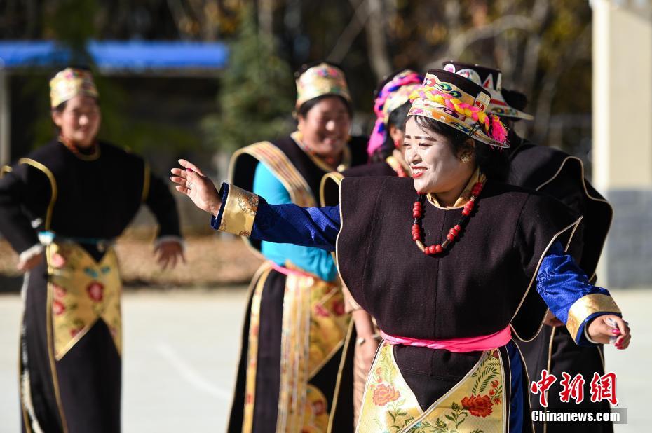 People celebrate Gongbo New Year in Tibet