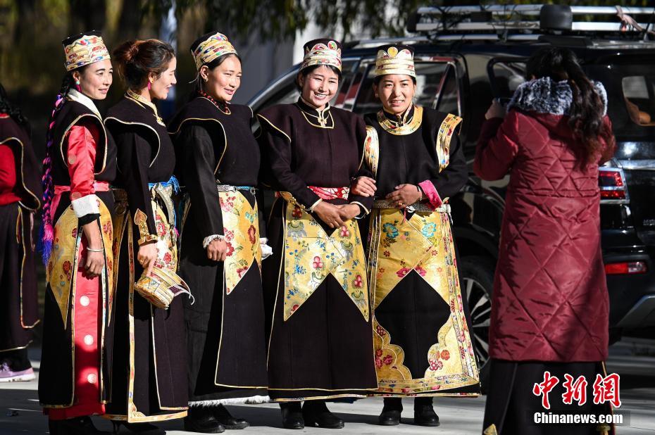 People celebrate Gongbo New Year in Tibet