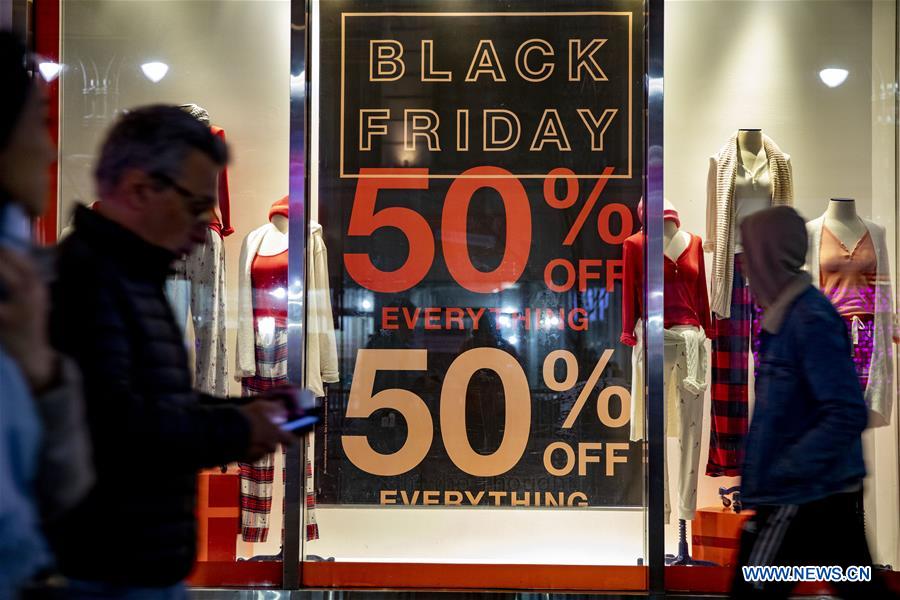 People do shopping for Black Friday sales in New York