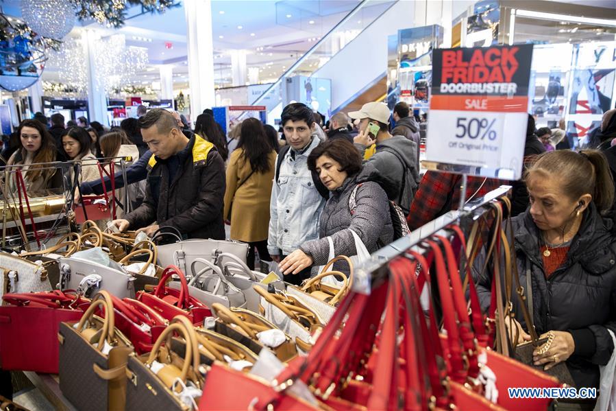 People do shopping for Black Friday sales in New York