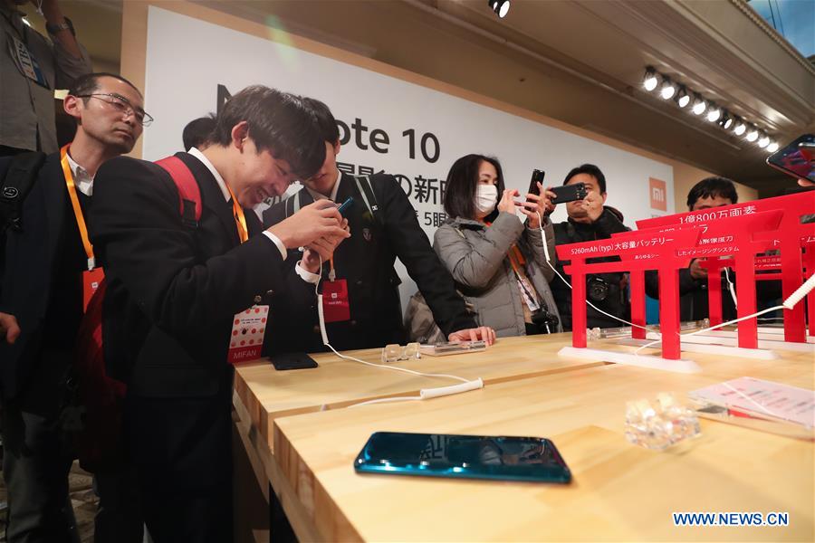 Journalists and visitors experience the latest flagship smartphone Mi Note 10 launched by Xiaomi during its launch ceremony in Tokyo, Japan, Dec. 9, 2019. Chinese tech firm Xiaomi announced Monday that it would enter the Japanese market with its latest flagship smartphone Mi Note 10 in Tokyo, Japan. (Xinhua/Du Xiaoyi)