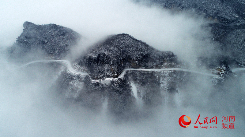 Yuntai Mountain in central China cloaked in snow
