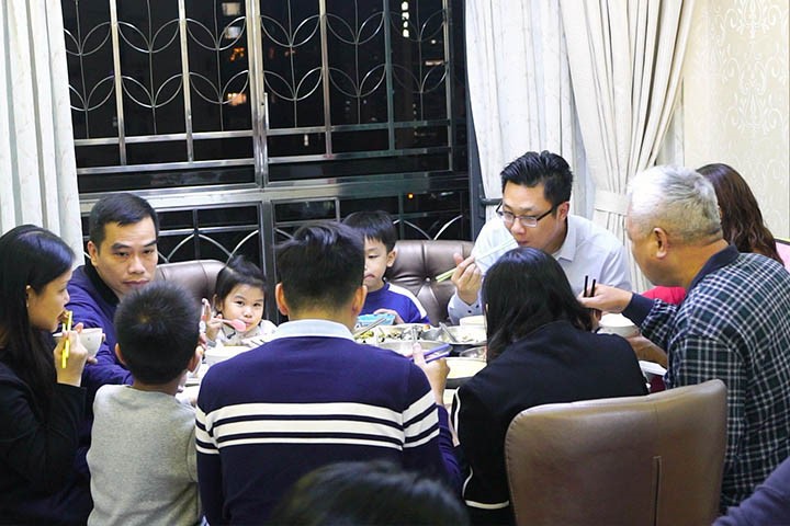 Heart-melting story: Four generations under one roof in Macao