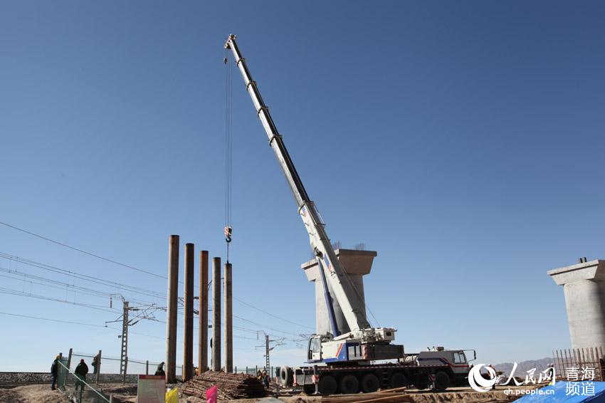 Railway linking Dunhuang and Golmud opens