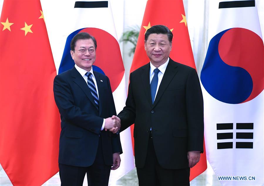 Xi meets ROK president, calling for advancing bilateral ties