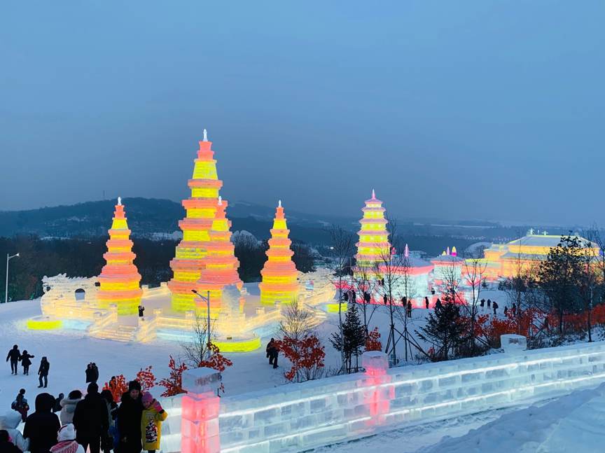 Changchun Ice-Snow World opens in NE China