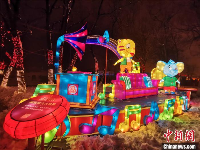 Festival lanterns lit in Henan's Sanmenxia for upcoming Chinese New Year