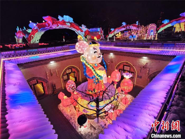 Festival lanterns lit in Henan's Sanmenxia for upcoming Chinese New Year