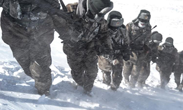 Plateau border troops brave heavy wind and snow in Tibet
