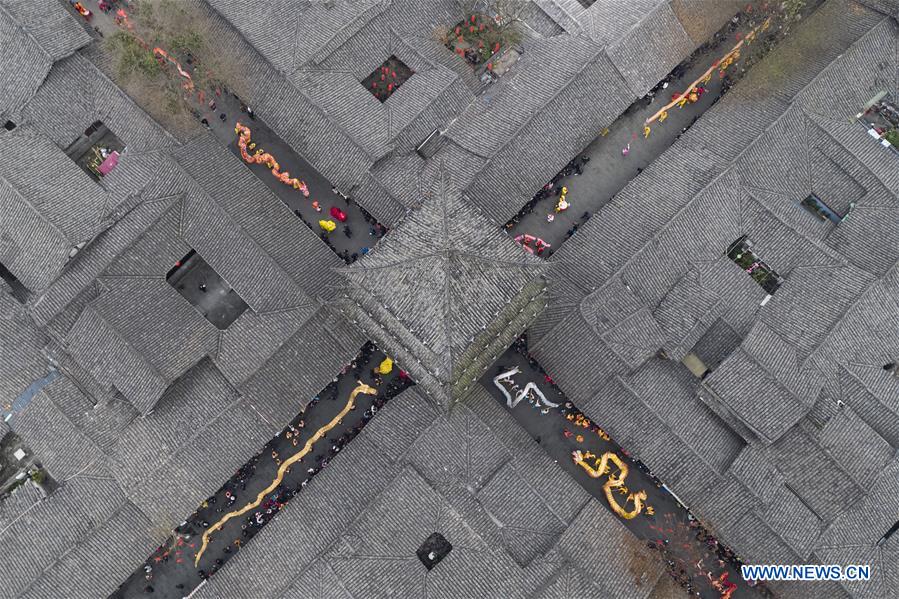 Dragon and lion dance celebrates upcoming Spring Festival in Nanchong, SW China