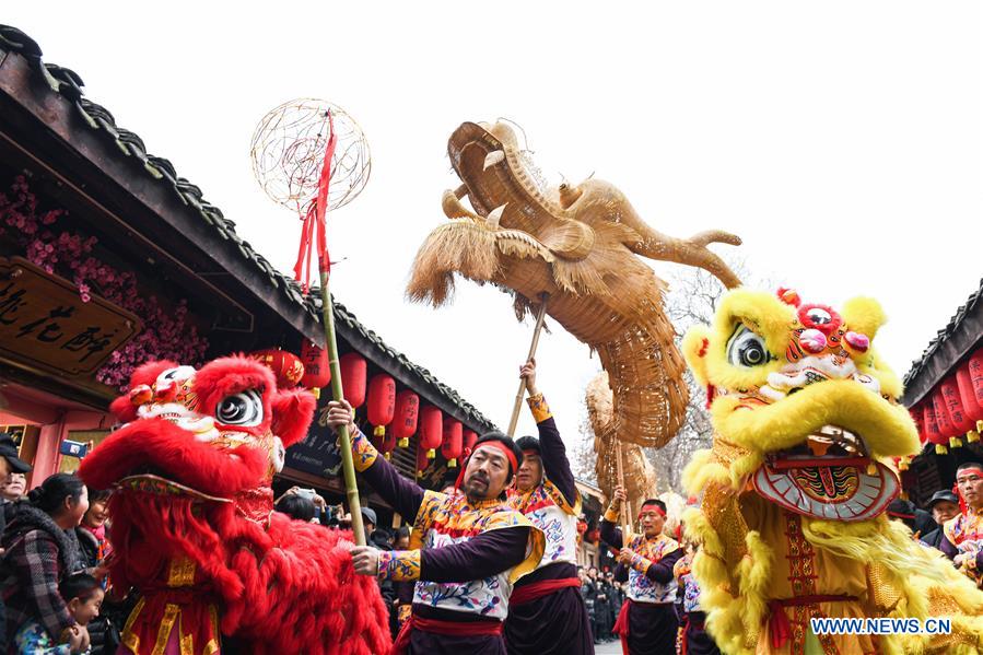 Dragon and lion dance celebrates upcoming Spring Festival in Nanchong, SW China