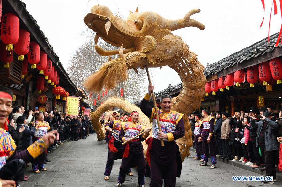 Dragon and lion dance celebrates upcoming Spring Festival in Nanchong, SW China