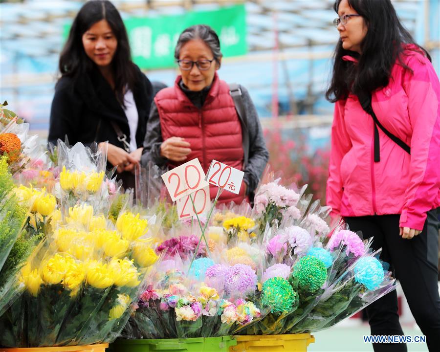 People shopping for Spring Festival in Hong Kong